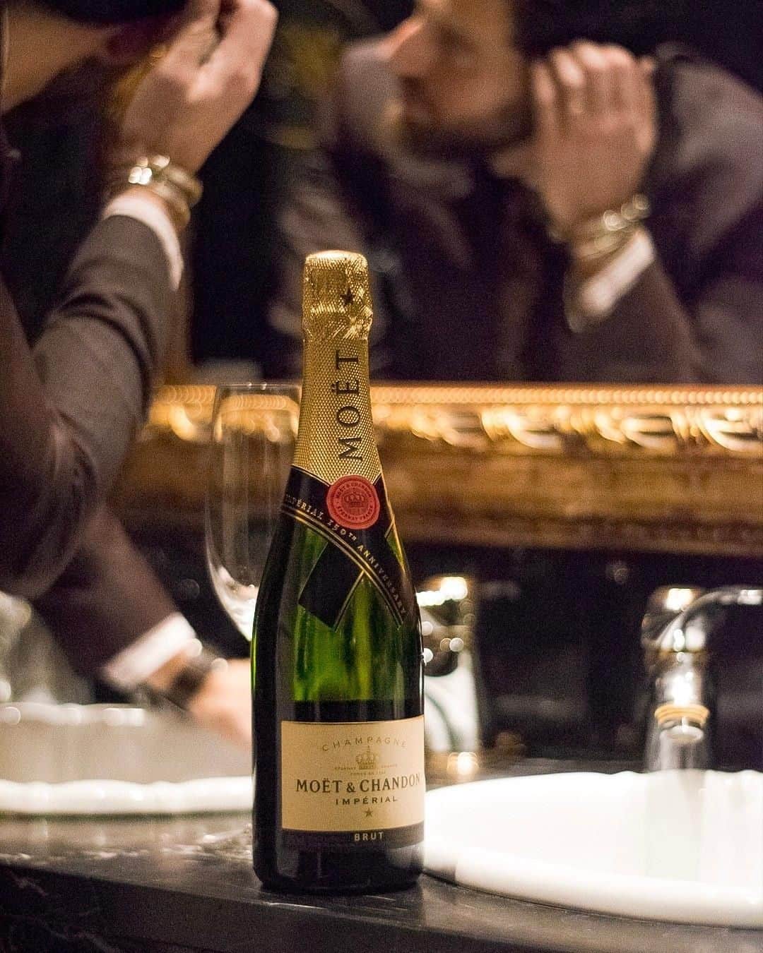 Moët & Chandon Officialさんのインスタグラム写真 - (Moët & Chandon OfficialInstagram)「Instantly upgrading this Monday situation. Picture by @carlos_domord #MoetMoment #MoetImperial #MondayMotivation . This material is not intended to be viewed by persons under the legal alcohol drinking age or in countries with restrictions on advertising on alcoholic beverages. ENJOY MOET RESPONSIBLY」4月23日 1時00分 - moetchandon