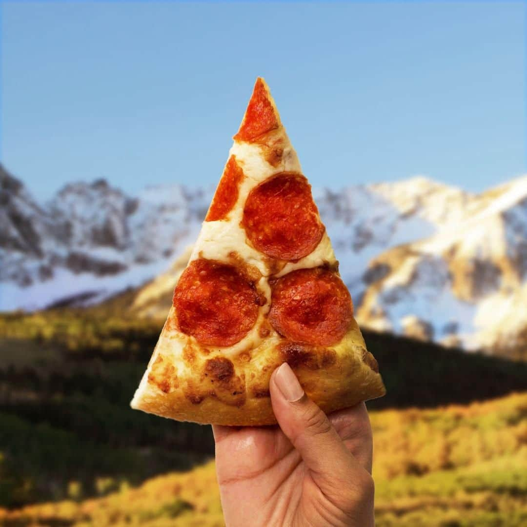 Pizza Hutさんのインスタグラム写真 - (Pizza HutInstagram)「Take care of our planet. It’s the only one with pizza 🍕🌎. #EarthDay」4月23日 1時00分 - pizzahut