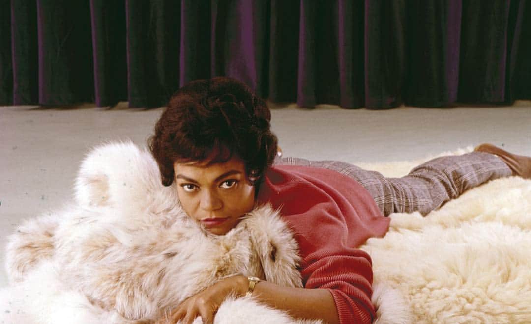 アジャ・ナオミ・キングのインスタグラム：「#Repost @wellreadblackgirl ・・・ “It’s all about falling in love with yourself and sharing that love with someone who appreciates you, rather than looking for love to compensate for a self love deficit.” ❤️ #EarthaKitt #wellreadblackgirl #mondaymotivation #selflove」