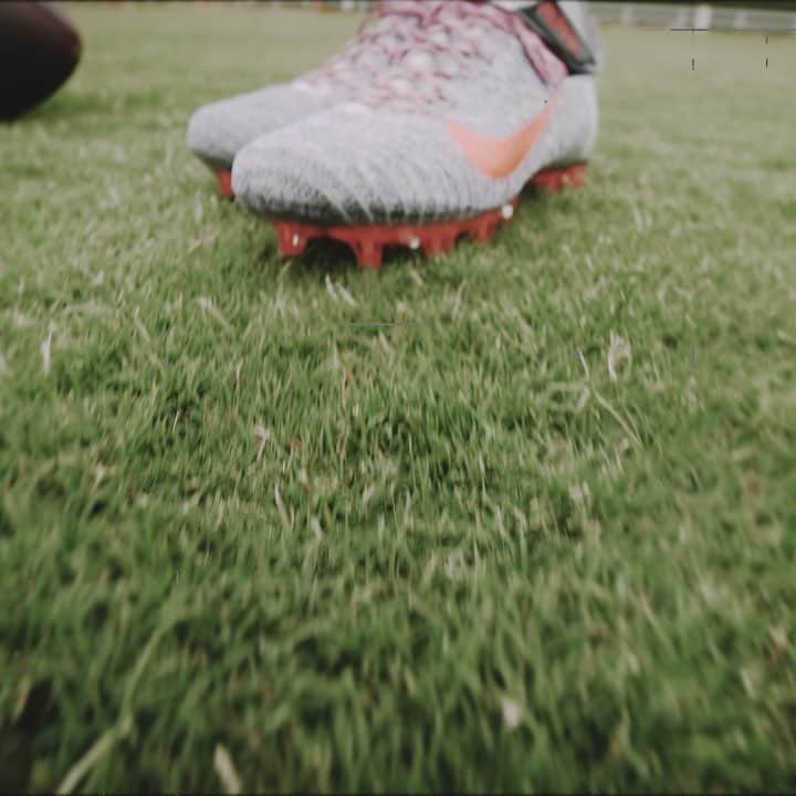 ラッセル・ウィルソンのインスタグラム：「New @USNikeFootball Alpha Menace 2 drops today! 🏈💪🏾」