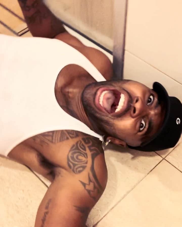 のインスタグラム：「Show your craziest 1 rep workout 💪🏾 #the1challenge watch till end 😂😂 I challenge @mattsteffanina @paulsklarxfit @thejeremystrong @mrmovi3」
