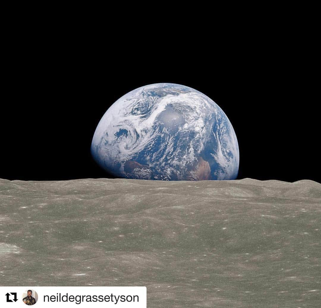 アルベルト・アインシュタインさんのインスタグラム写真 - (アルベルト・アインシュタインInstagram)「#Repost @neildegrassetyson ・・・ For me, every day is #EarthDay.」4月23日 1時26分 - alberteinstein