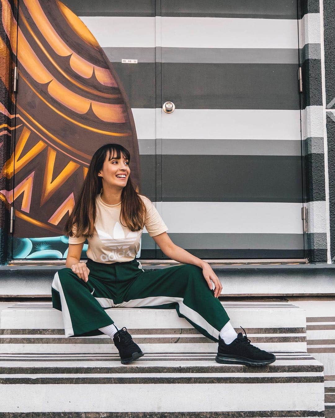 Jade Furutaのインスタグラム：「日本に帰ってきて嬉しい😆💕always so happy to be back in Japan! #ハッピー 💫  clear braces from @fashionsmileclinic  pic by @kanaifilm . . . . . . . . . . . . . . . . . . . . . . . . . . . . . . . . . #観光インフルエンサー #japan #インフルエンサー #インスタグラマー #lovejapan #japao #japantours  #渋谷 #lostinjapan #shibuya #ilovejapan #japantravel #shibuyacrossing  #visitjapan #exploringjapan  #インスタグラマーズジャパン  #discovertokyo #viagem #japaneseculture #japao #discoverjapan #japanesefoodlover #culturajaponesa #外国人モデル#japanprivatetours #shibuya #japan_vacations #ハーフタレント #igersjp」