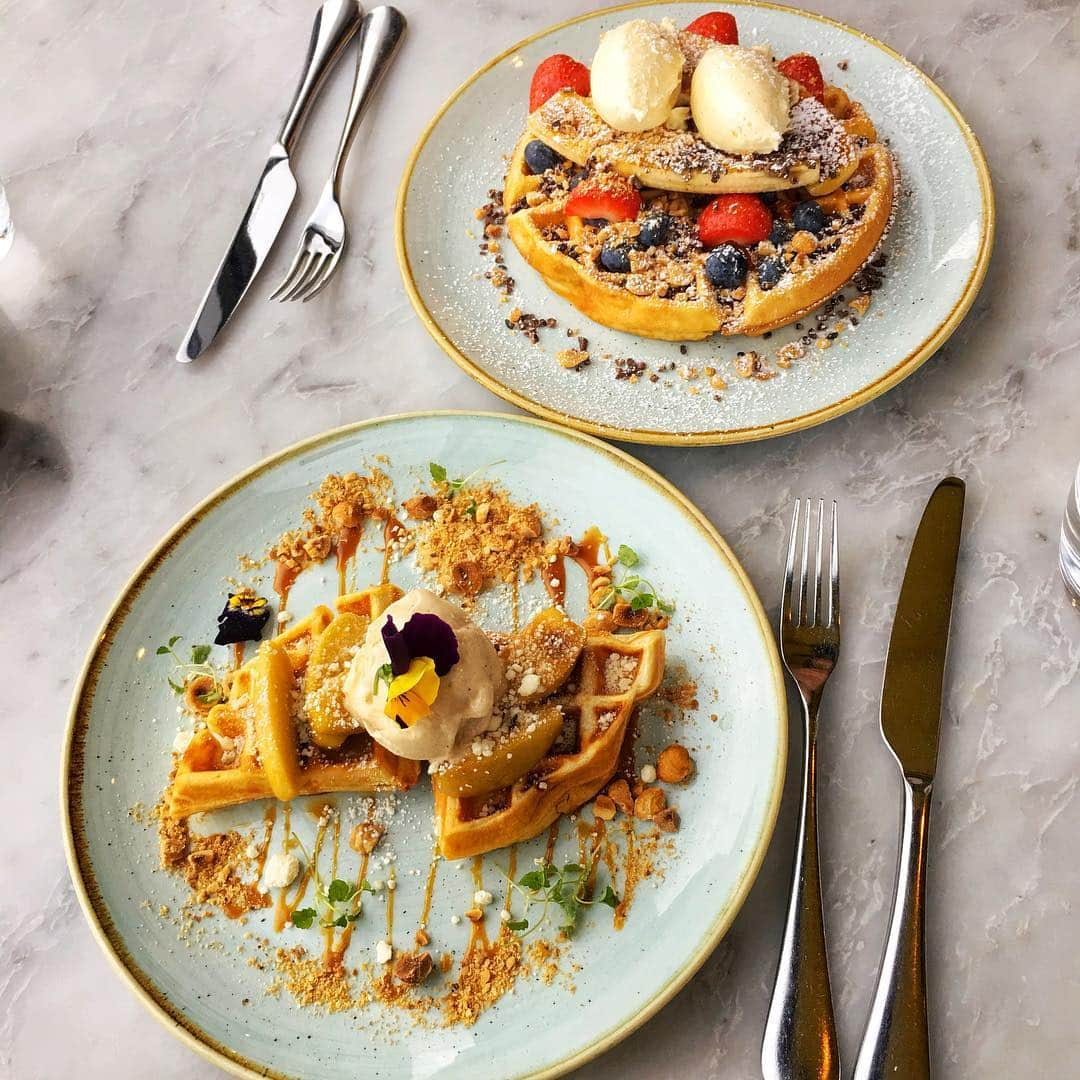 Eat With Steph & Coさんのインスタグラム写真 - (Eat With Steph & CoInstagram)「Easter weekend means only one thing... #brunch @duckandwaffle  #waffles #easter #sweettooth #dessert #breakfast . 📷: @mchan4b . . . #toplondonrestaurants #topcitybites #foodinlondon #feedyoursoul #foodstagram #alwayshungry #foodie #foodpics #instafood #british #infatuationlondon #foodiegram #foodporn #myfab5 #topbrunches #brunching #spoonfeed #infatuation #cheatmeal #dessert #foodstagram #eattheworld #breakfastlondon #brunchlondon」4月23日 1時50分 - eatwithsteph_ldn