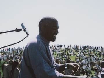 キム・カーダシアンさんのインスタグラム写真 - (キム・カーダシアンInstagram)「COACHELLA 2019. Sunday Service was so special to experience here at Coachella especially for my first time here! Kanye started Sunday Service for healing for himself and his close friends and family. He had this vision of starting a church for few years and it was magical seeing everyone else get to experience it. I’m so proud of you babe for doing exactly whats in your heart. The choir and band work so hard and have so much fun! It’s so inspiring to watch. Thank you to everyone who woke up early to spend Easter Sunday with us. It’s a memory we will cherish forever. ✨ 📷 @JimJoe @LiamMacRae」4月23日 1時51分 - kimkardashian