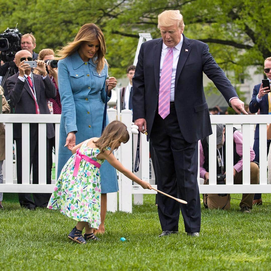 NBC Newsさんのインスタグラム写真 - (NBC NewsInstagram)「President #Trump and the First Lady participate in the annual #WhiteHouse #Easter Egg Roll. . 📷 @alex_brandon / @apnews」4月23日 1時45分 - nbcnews