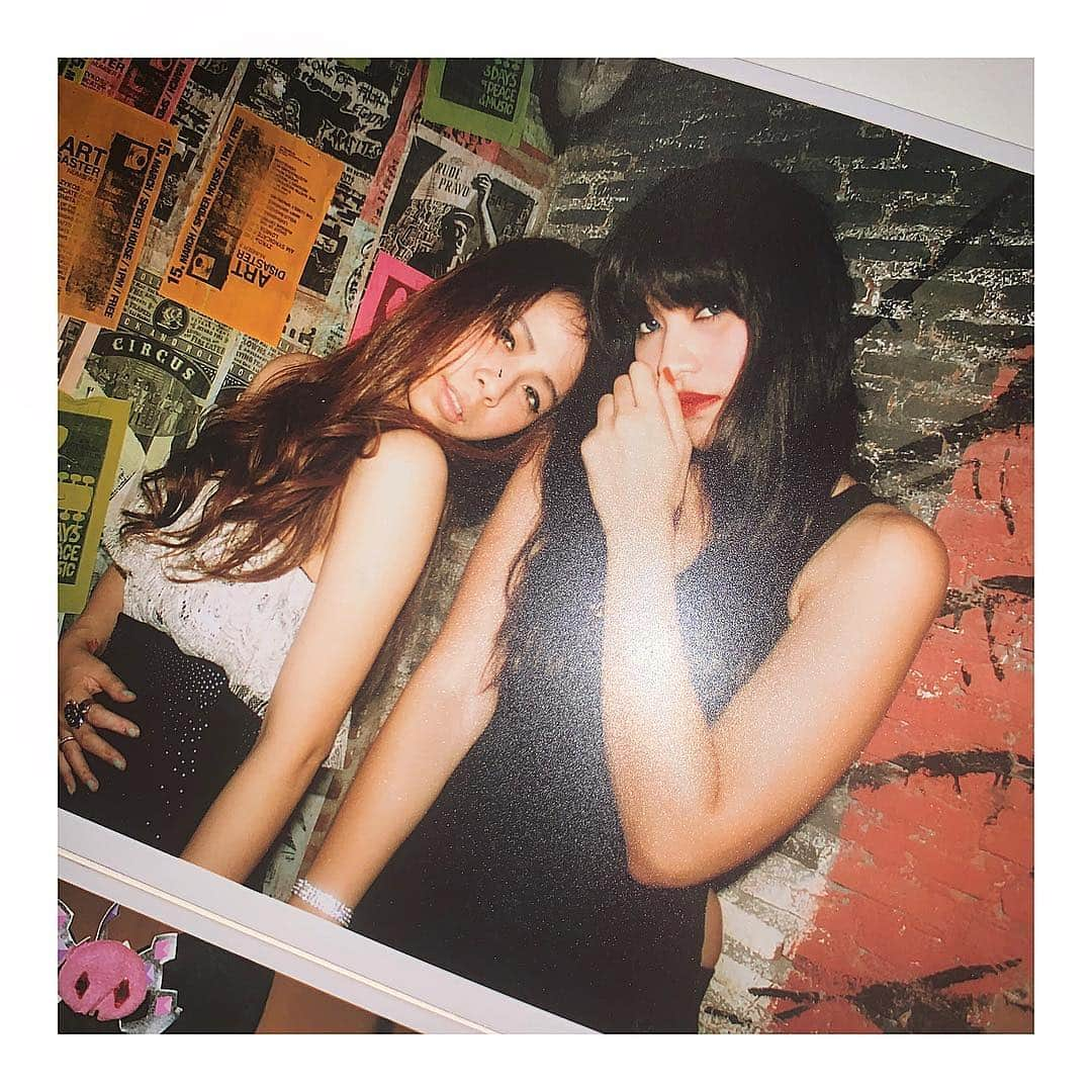 Laila Boonyasakさんのインスタグラム写真 - (Laila BoonyasakInstagram)「Back to 2009 !!! @ploychava #mybitch ♥️ #นั่นแขนหรือนั่นแม่คุณ #อ้วนระยะสุดท้าย #คนเคยขาเบียด」4月23日 1時54分 - chermarn