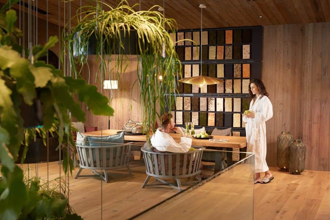 のインスタグラム：「Time to relax @alpinesparesortviktoria⁣ InOut 707 armchair | Design Paola Navone⁣ .⁣ .⁣ .⁣ .⁣ #wellness #wellnesshotel #Gervasoni #Gervasoni1882 #interiordesign #homedesign #homedecor #paolanavone #designlovers #design #instadesign #instagood #interioraddict #homeinspiration #archilovers #furniture #style #inspiration #architecture #home #designinspiration #furnituredesign #living」