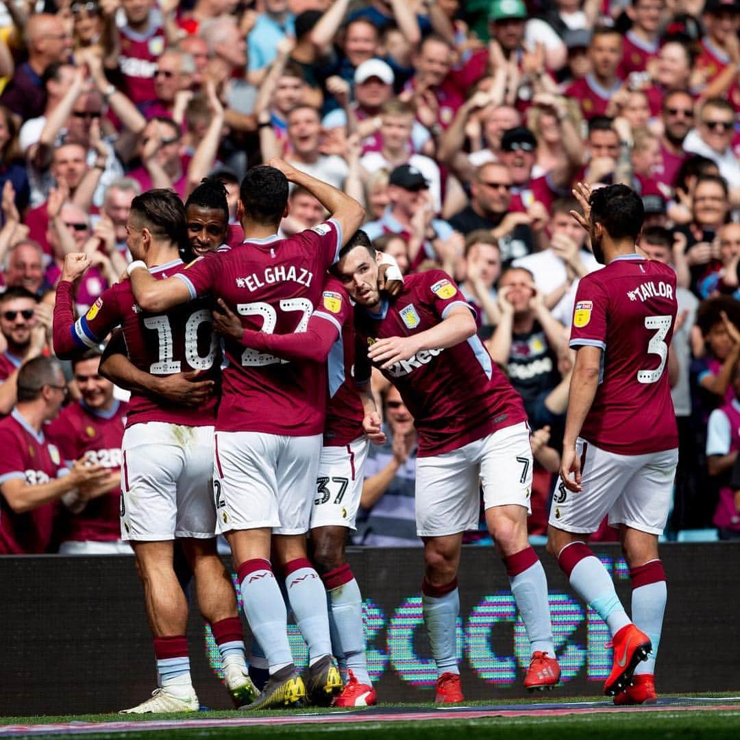 ジャック・グリーリッシュさんのインスタグラム写真 - (ジャック・グリーリッシュInstagram)「10 wins a row 😍⚽️❤️ well done boys, great effort once again and always nice to see a packed Villa Park! #AVFC」4月23日 2時06分 - jackgrealish