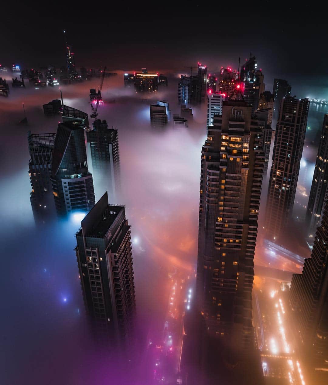 Tumblrさんのインスタグラム写真 - (TumblrInstagram)「#Dubai after dark — teemujpeg.tumblr.com⁣⠀ #tumblrstaffpicks: @teemu.jpeg #urbanphotography #dubailife #wanderlust」4月23日 2時18分 - tumblr