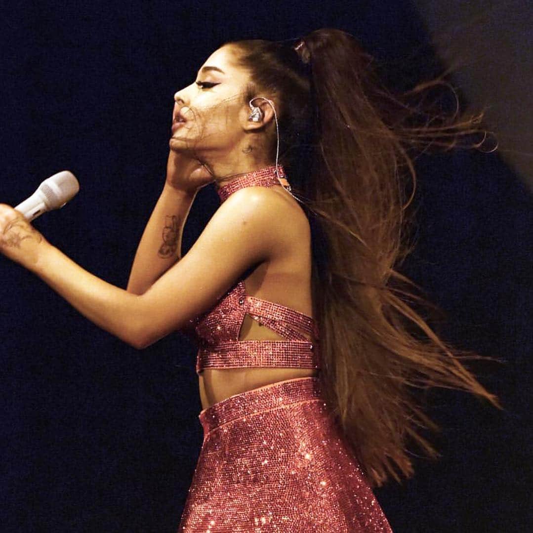 ghd hairさんのインスタグラム写真 - (ghd hairInstagram)「Dream as high as Ariana’s ponytail and you’ll achieve great things 🔮✌️⚡️🌈💋 RG: @arianagrande #ghdhair #goodhairday #ghdxcoachella #hairgoals #highponytail #arianahair #arianagrande #hairinspiration #ponytailgoals #mondaymotivation」4月23日 2時28分 - ghdhair