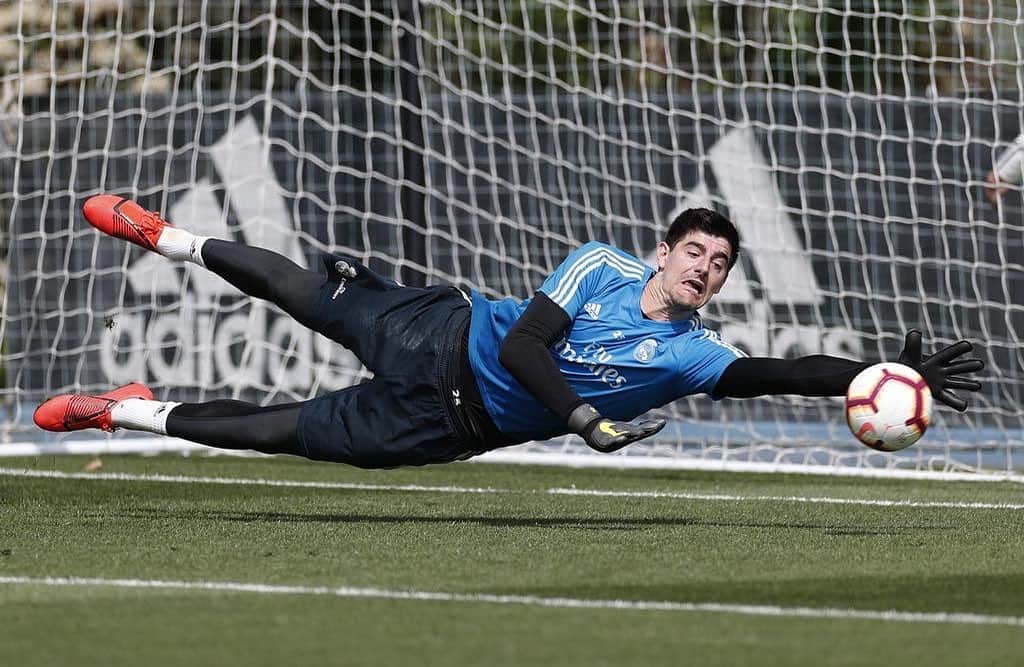 ティボ・クルトゥワのインスタグラム：「Happy to be back in training! #HalaMadrid」