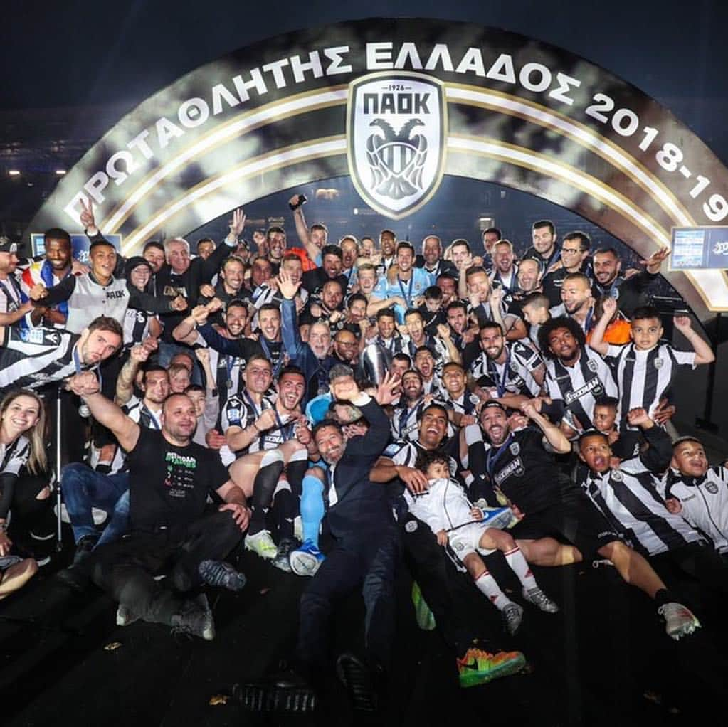 オマル・エル・カドゥーリのインスタグラム：「Champioooooons !!! ⚫️⚪️」