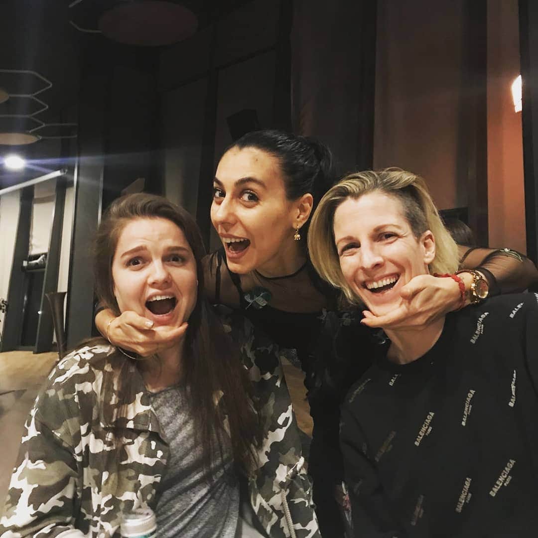 のインスタグラム：「Thank you girls 💕📸 expect the unexpected 😎😀😀😀」