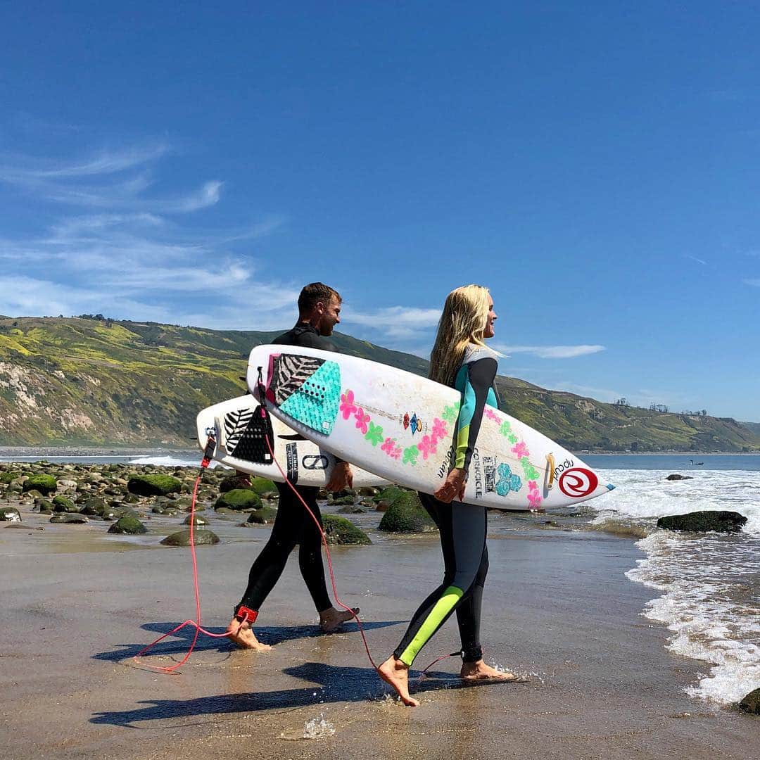 Bethany Hamiltonさんのインスタグラム写真 - (Bethany HamiltonInstagram)「Together 💖 We hope you all had a lovey Easter!」4月23日 3時19分 - bethanyhamilton