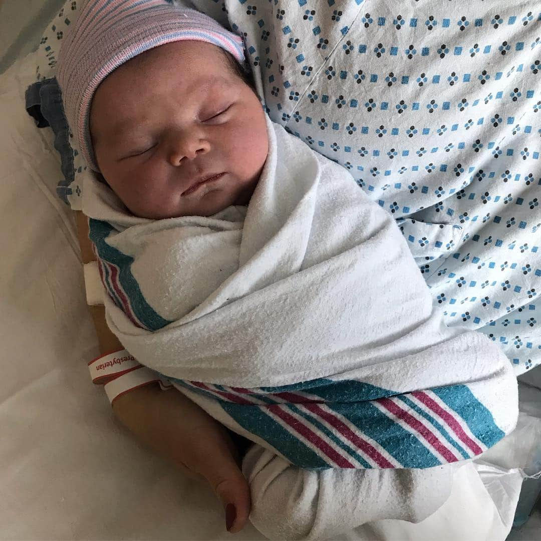 オランピアルタンさんのインスタグラム写真 - (オランピアルタンInstagram)「Alpha Detrick ❤️ my baby niece, born this morning 🐰 #congrats @cletan + #detrick #loveyou #loveher #babydetrickthesecond also congrats #bigbrotherotto!」4月23日 3時22分 - olympialetan