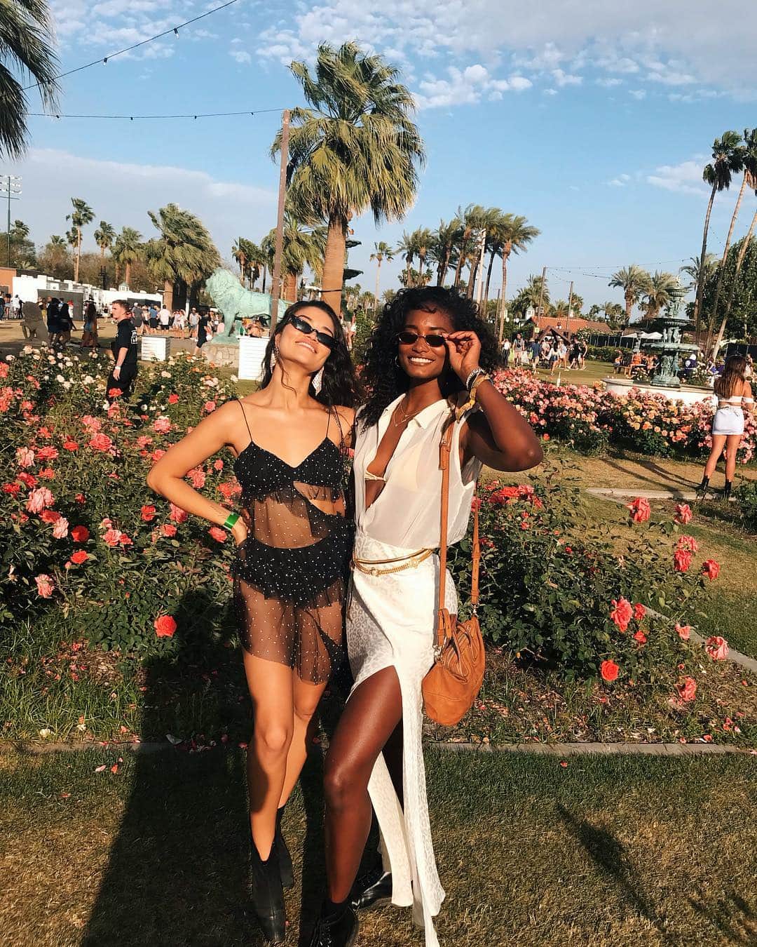 シャニーナ・シャイクのインスタグラム：「Will always catch me wearing a smile when I’m around my girls ❤️」