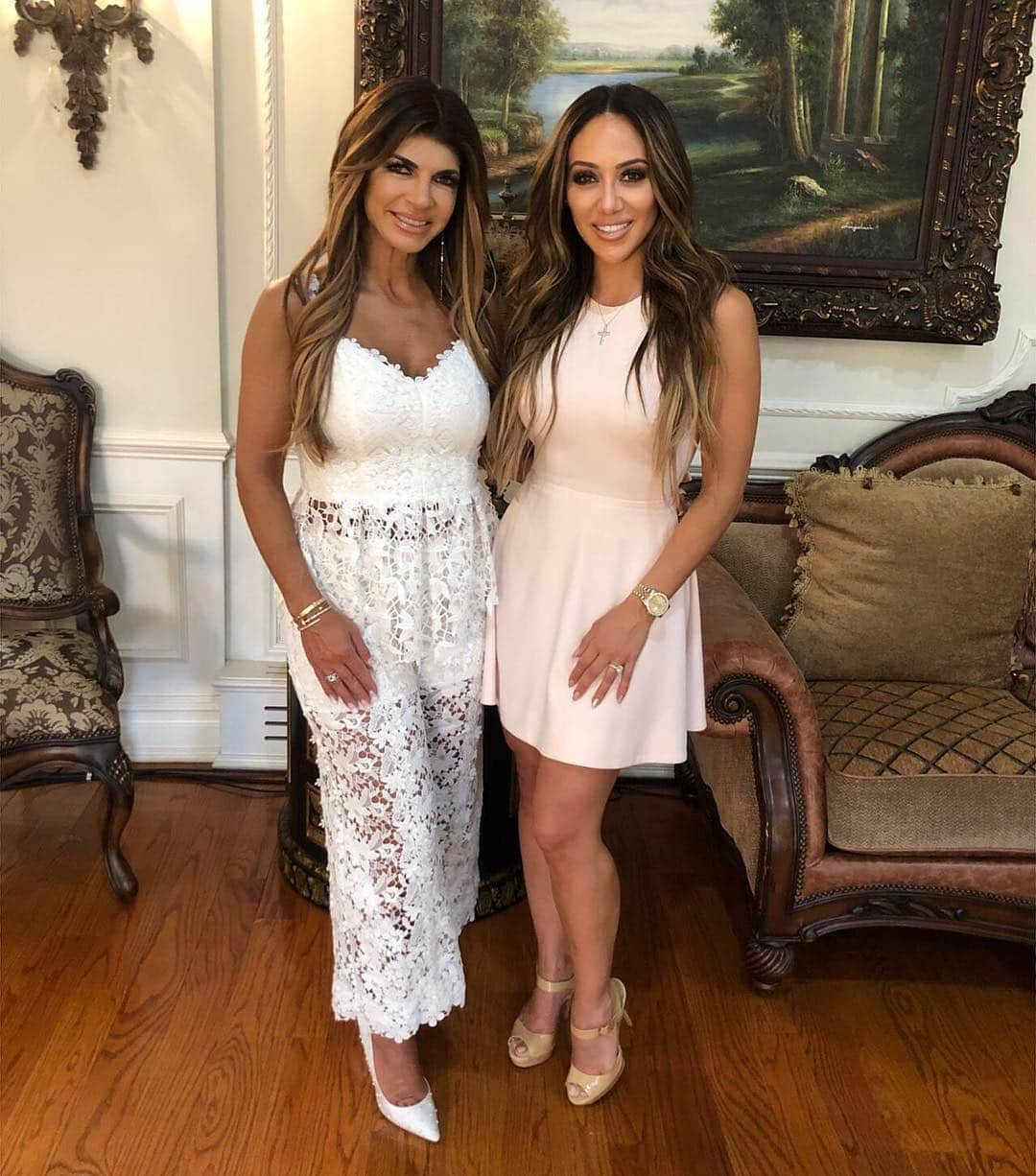 メリッサ・ゴーガさんのインスタグラム写真 - (メリッサ・ゴーガInstagram)「Easter with my sista from another mista 🌸🌸@teresagiudice #fambam」4月23日 3時30分 - melissagorga