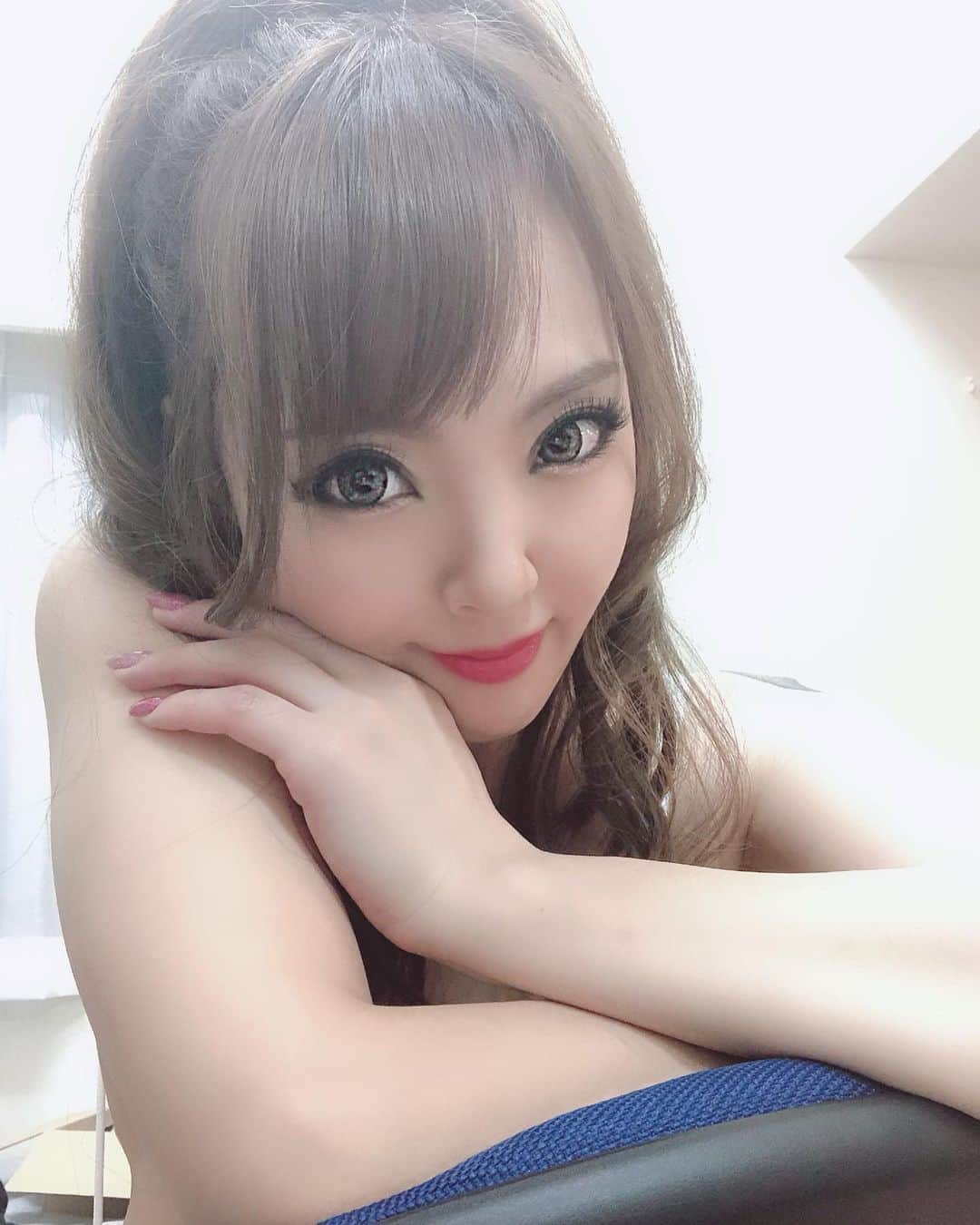 Hitomi（田中瞳）さんのインスタグラム写真 - (Hitomi（田中瞳）Instagram)「sleep soon😘i love you guys💋xoxo #japan #japanesegirl #model #goodnight #xoxo」4月23日 3時40分 - official_hitomitanaka