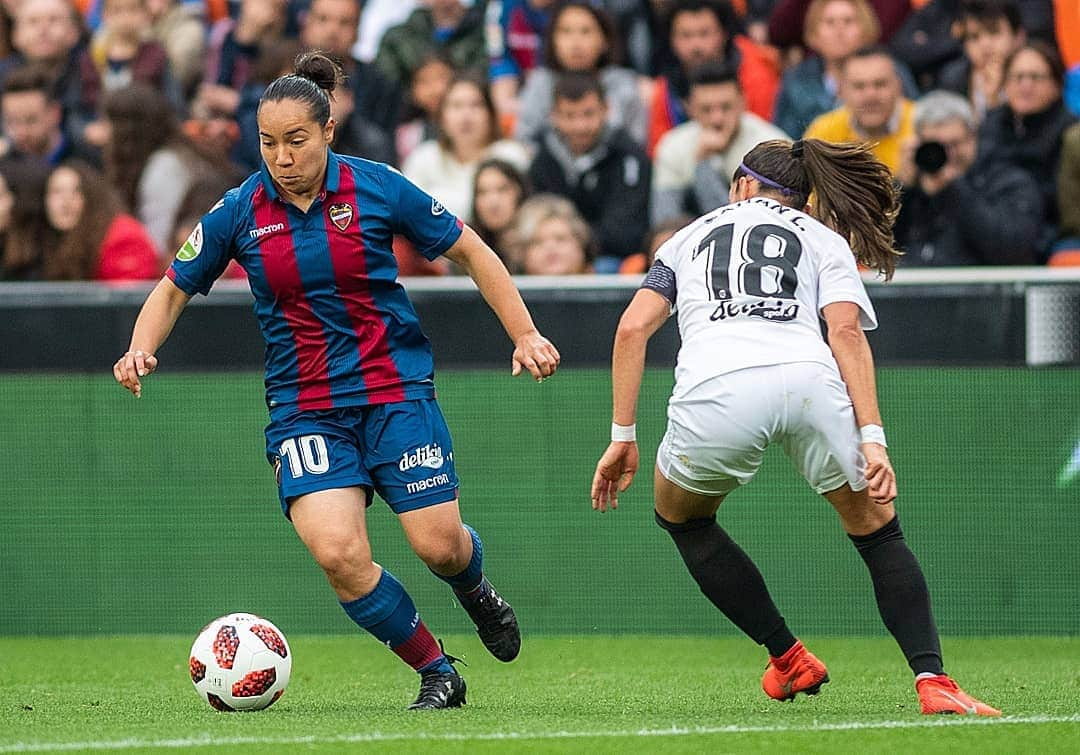 レバンテUDさんのインスタグラム写真 - (レバンテUDInstagram)「¡Enhorabuena @levanteudfemenino! Gran triunfo de las granotas en el derbi valenciano de la #LigaIberdrola 🦇🐸 —— 3 PUNTOS 🔝 3 GOLES ⚽️ ...y TERCERA posición en la #LigaIberdrola confirmada 🥉 —— #OrgullGranota #MachoLevante #LevanteUD #Fútbol #Football」4月23日 3時40分 - levanteud