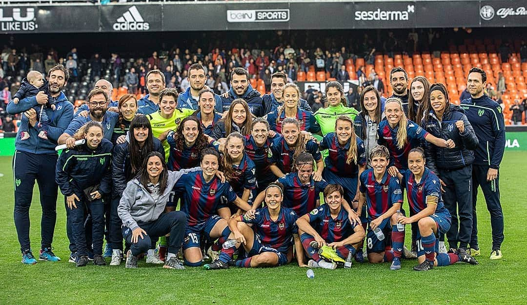 レバンテUDさんのインスタグラム写真 - (レバンテUDInstagram)「¡Enhorabuena @levanteudfemenino! Gran triunfo de las granotas en el derbi valenciano de la #LigaIberdrola 🦇🐸 —— 3 PUNTOS 🔝 3 GOLES ⚽️ ...y TERCERA posición en la #LigaIberdrola confirmada 🥉 —— #OrgullGranota #MachoLevante #LevanteUD #Fútbol #Football」4月23日 3時40分 - levanteud