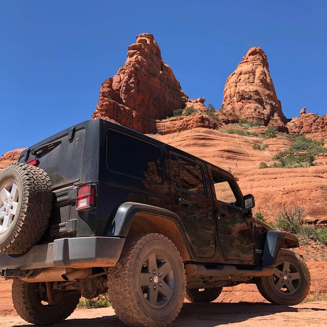 メジャー・ドッドソンさんのインスタグラム写真 - (メジャー・ドッドソンInstagram)「Went to #sedona again, saw the mountains and went on a #jeep ride! #arizona」4月23日 3時56分 - major_dodson