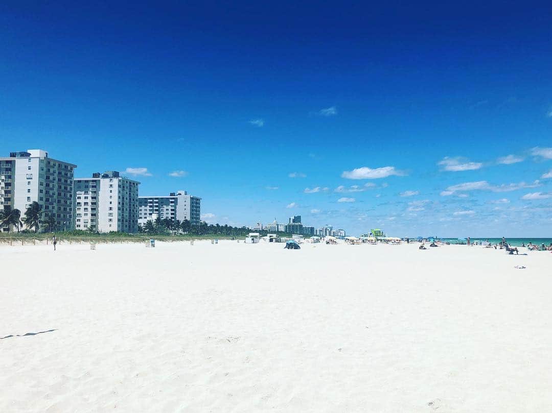 サイモン・シュナピアさんのインスタグラム写真 - (サイモン・シュナピアInstagram)「Nice way to spend a Monday afternoon  #miamibeach」4月23日 3時58分 - simonshnapir