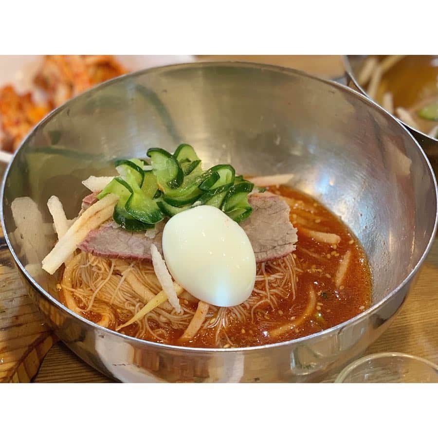 中田奈沙さんのインスタグラム写真 - (中田奈沙Instagram)「Day3❤️ Last dinner in Korea🇰🇷 韓国旅行ラストディナーは 江南のカルビチムと冷麺専門店 《江南麺屋（カンナムミョノッ）/강남면옥 본점》へ✨ 日本であまり食べたことがなかった カルビチム。 じっくり煮込まれて骨からホロリと いとも簡単に外れ、びっくりするほど 柔らかい肉質に感動🥺！！ 日本でもおいしいお店探したい☺️ * #奈沙ログ #奈沙ログinKorea #奈沙旅inkorea #歯はいらないシリーズ #飲めるシリーズ * * ⬅︎swipe⬅︎ ①カルビチム（中サイズ） ②ビビン麺 ③冷麺 ④麺と一緒に食べるのが本場流 ⑤食べ終わった大量の骨 * * #lastdinner #dinner #kaore #seoul #gangnam #foodie #foodstagram #foodpic #foodporn #instafood #foodgasm  #カンナムミョノッ #江南麺屋 #韓国 #ソウル #江南 #カルビチム #冷麺 #ビビン麺 #飯テロ  #강남면옥 #강남면옥본점 #갈비찜 #한국 #서울」4月23日 9時29分 - nasa_nakada