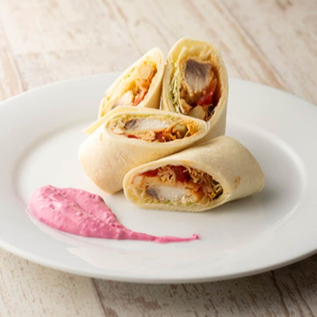 Courtyard by Marriott Tokyoのインスタグラム：「《5th Anniversary Dinner Menus at LAVAROCK》😀 California Tacos with Spring Tartar Sauce🍴 LAVAROCK-style tacos, in which fish fritters, chili beans, and lettuce are wrapped in a tortilla. ＜ラヴァロック5周年記念メニュー＞😋 カリフォルニアタコス　春のタルタルソース🍽🌯 LAVAROCK流にフィッシュフリッターとチリ ビーンズ、レタスをトルティーヤ で巻いたタコスです。#ディナー #dinner #レストラン #restaurant #人気メニュー #グリル料理 #ホテル #銀座 #ginza #cytokyo #cytokyo5passion #TEXMEX」