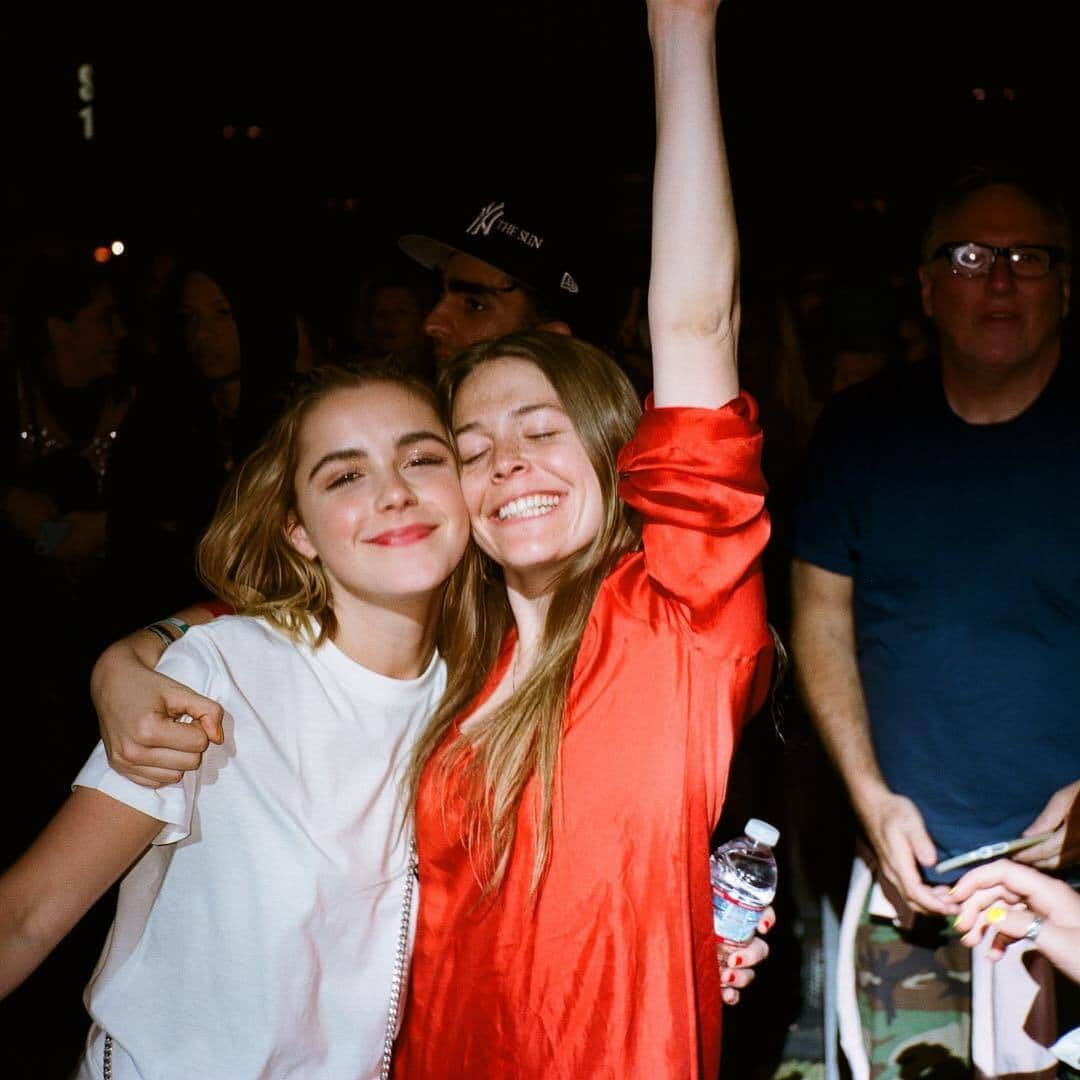 MTVさんのインスタグラム写真 - (MTVInstagram)「Legends only 💙 #KiernanShipka #MaggieRogers | 📷 @ccopp」4月23日 4時10分 - mtv