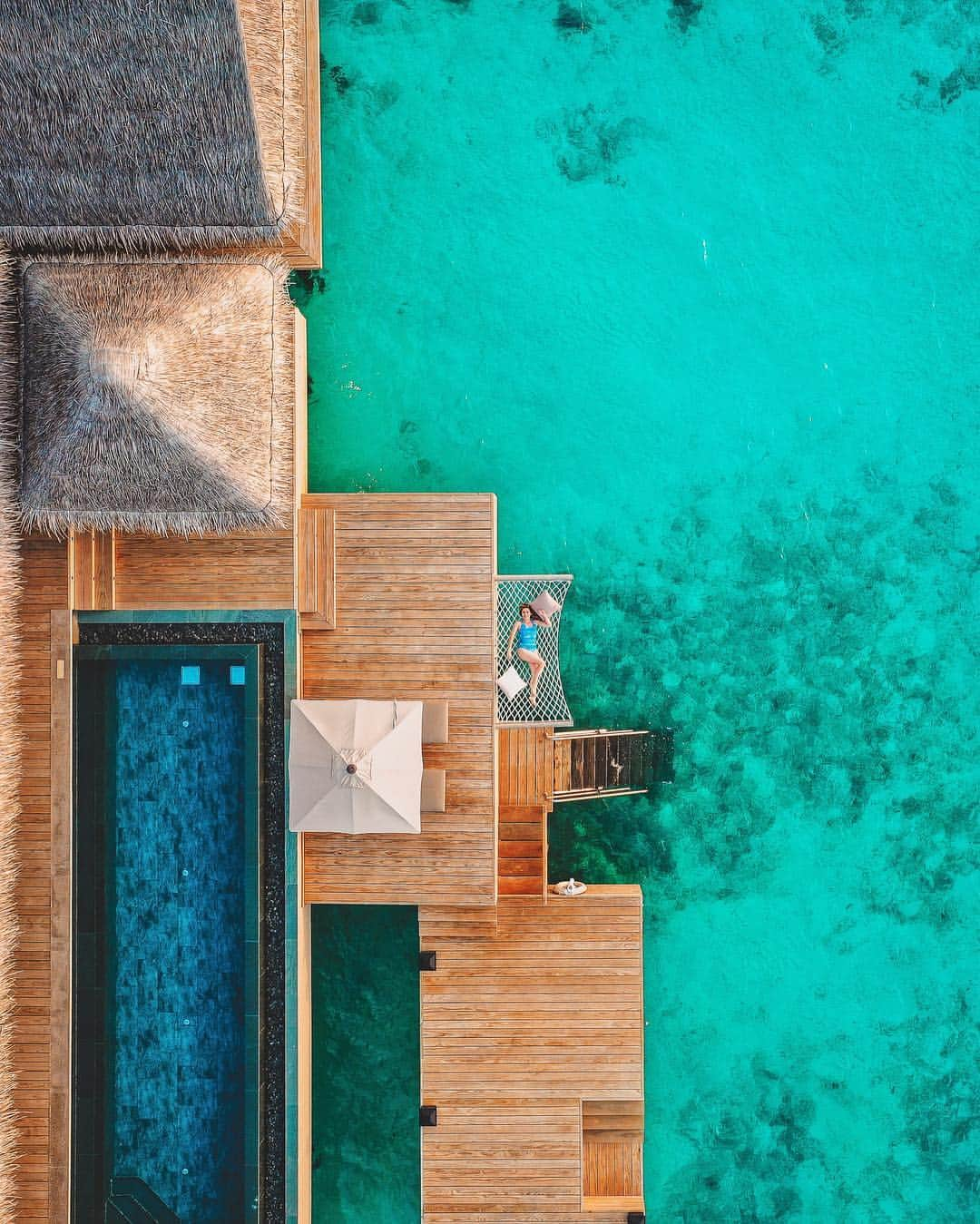 クリスタル・ハリスさんのインスタグラム写真 - (クリスタル・ハリスInstagram)「Maldives from above. Do you like drone shots?⁣⁣⁣ ⁣⁣⁣ #instatraveling #tourism #droneshot #traveldiaries #travelbook #drone #travellife #explore #adventure #landscape #igtravel #traveltheworld #travelpics #traveladdict #joalimaldives #travelphotography #instatravel #travelling #travelblogger #traveling #traveler #maldives #travels #travelblog #travelingram #dji #travelholic #travelphoto」4月23日 4時08分 - crystalhefner