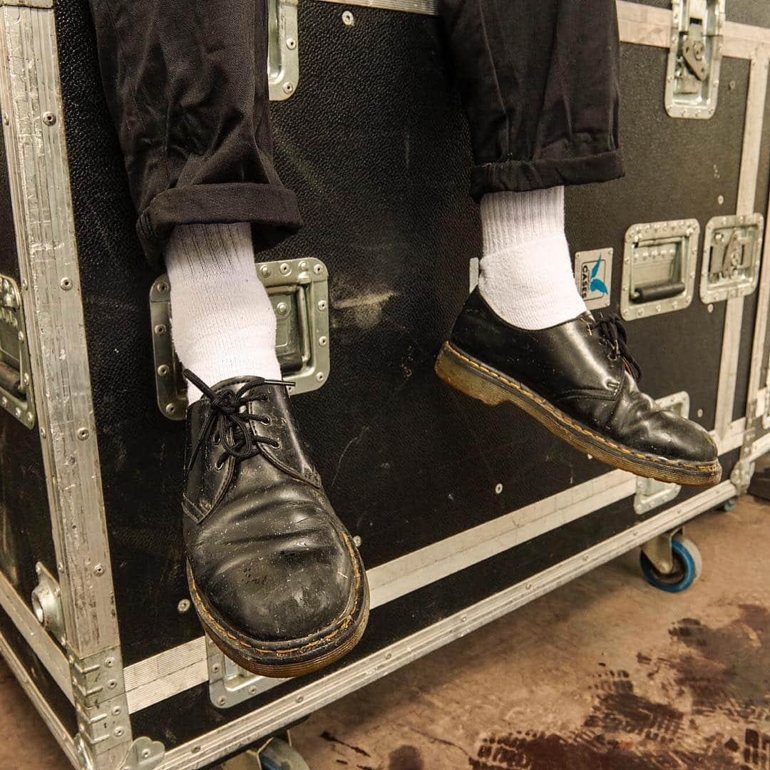 ドクターマーチンさんのインスタグラム写真 - (ドクターマーチンInstagram)「On or off stage, the 1461 shoe is built to last. Set on our durable AirWair sole with a sleek 3-eye fastening. Link in bio.」4月23日 4時19分 - drmartensofficial