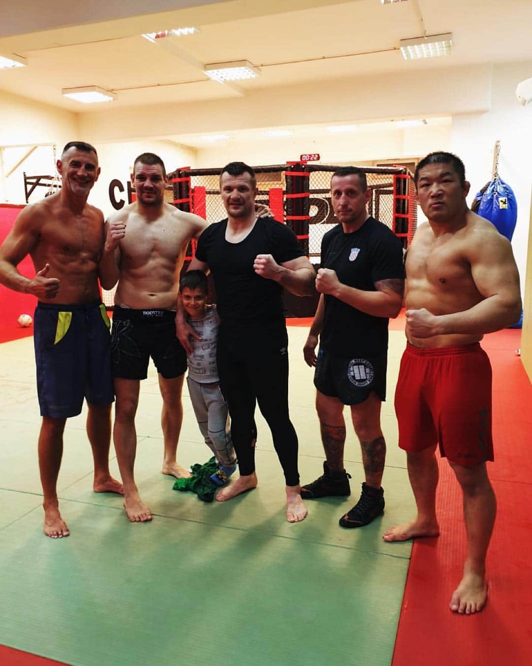 のインスタグラム：「We just started preparation for PFL @pflmma next bout Moćan sam!! @stipedrvis  @ante_delija  @kmikkelsonbjj  @kristijanpejsa  @crocop1009  #crocopteam #croatia #zagreb #mma #fight #pfl #professionalfightersleague #bjj #grappling #mikkelsonbjj」