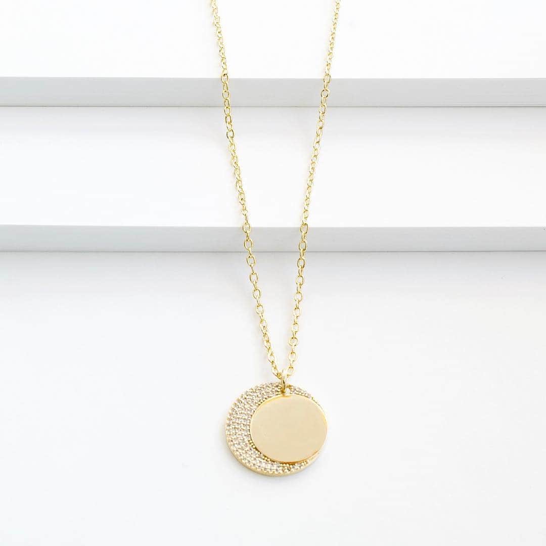 のインスタグラム：「Moon beam dreams in our Moon Crystal Necklace. 🌙💫⁣⠀ .⁣⠀ .⁣⠀ .⁣⠀ .⁣⠀ .⁣⠀ #jewelry #jewellery #necklace #ring #earrings #silver #bracelet #gold #rings #accessories #jewelrygram #bling #jewels #sparkle #glitter #instajewelry #jewelrydesigner #bracelets #fashionjewelry #shine #pendant #earringsoftheday #earring #instajewelry #bohojewelry #bohemianjewelry #gypsyjewelry #glitter #bohostyle⁣⠀」