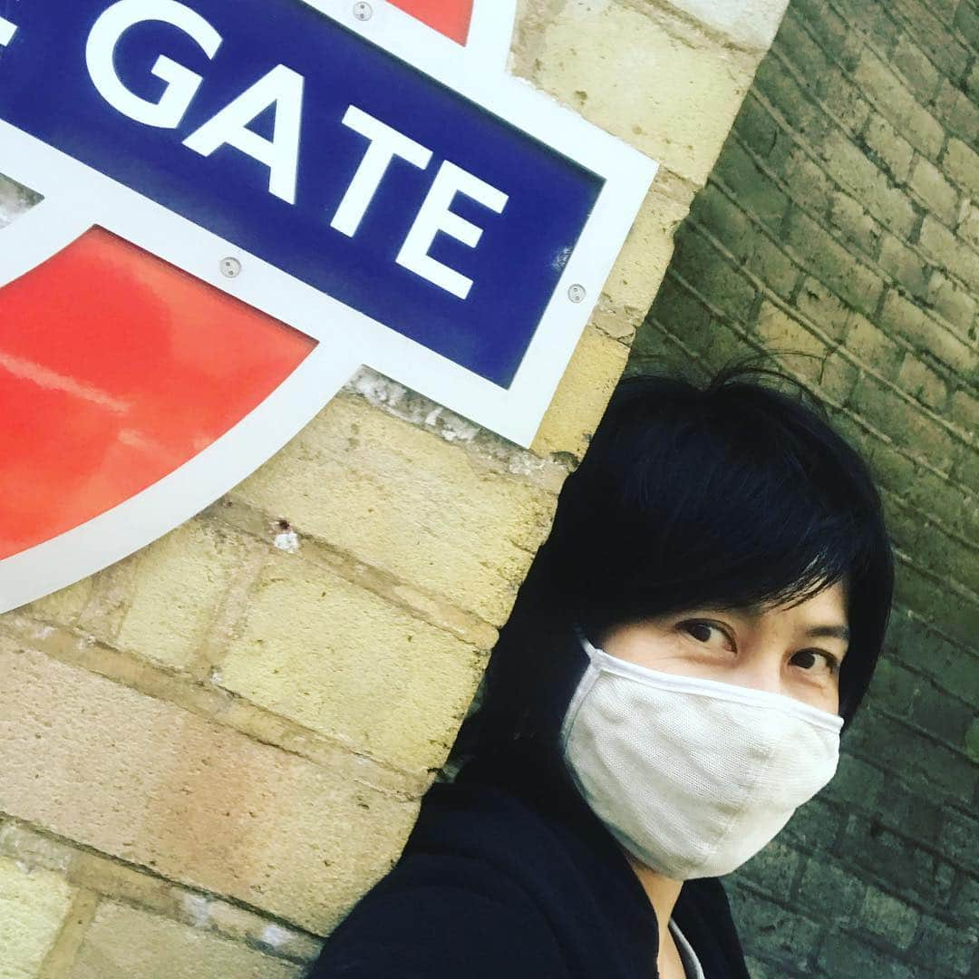 岸谷香さんのインスタグラム写真 - (岸谷香Instagram)「用事があってちょいとUKへ🤣こんな大きな地球儀が‼️日本にほん、、、あった！けど、なんか変。…そりゃないぜ、と日本人なら全員思ってしまうだろう。世の中何を中心に考えるかで、こーゆー事って沢山起こってるんだろ〜ね。by香 #岸谷香#LONDON#地球儀#そりゃないよねー」4月23日 4時22分 - unlockthegirls