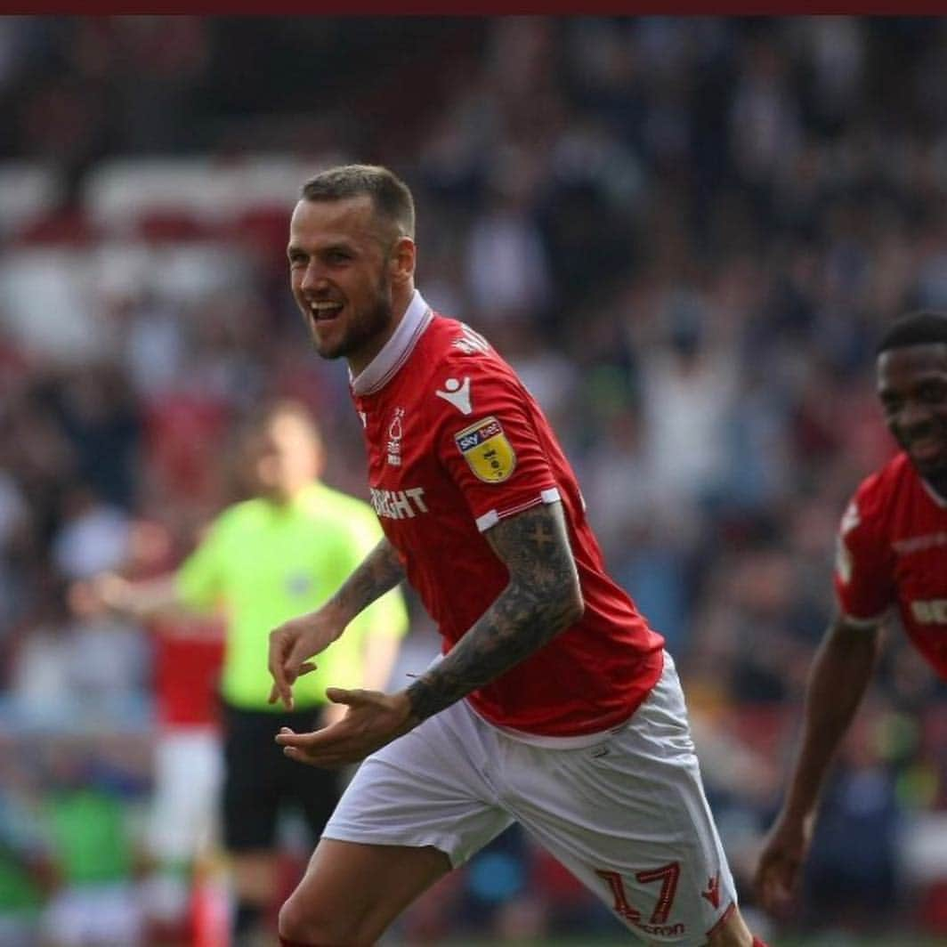 アレクサンデル・ミロシェビッチさんのインスタグラム写真 - (アレクサンデル・ミロシェビッチInstagram)「Back with a bang😎clean sheet, 3 points and my first goal for @officialnffc  What a day 💪」4月23日 4時30分 - milosevicalex