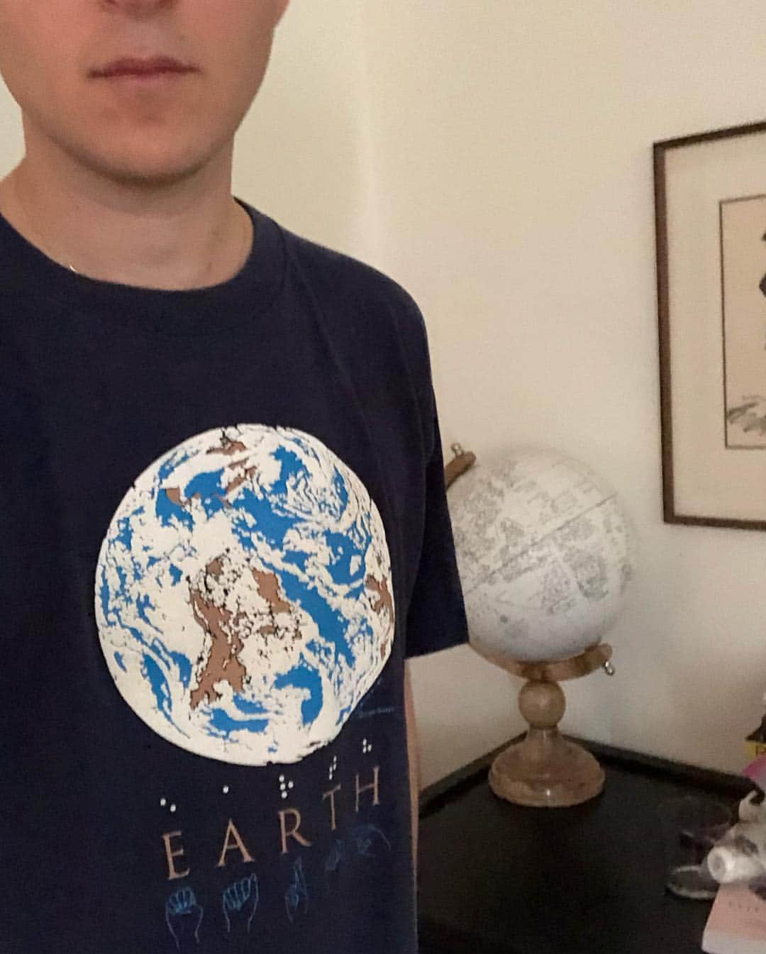 エズラ・クーニグさんのインスタグラム写真 - (エズラ・クーニグInstagram)「forgot I had this shirt. busting it out today 🌎🌍🌏shout out to Julian Koenig.」4月23日 4時42分 - arze