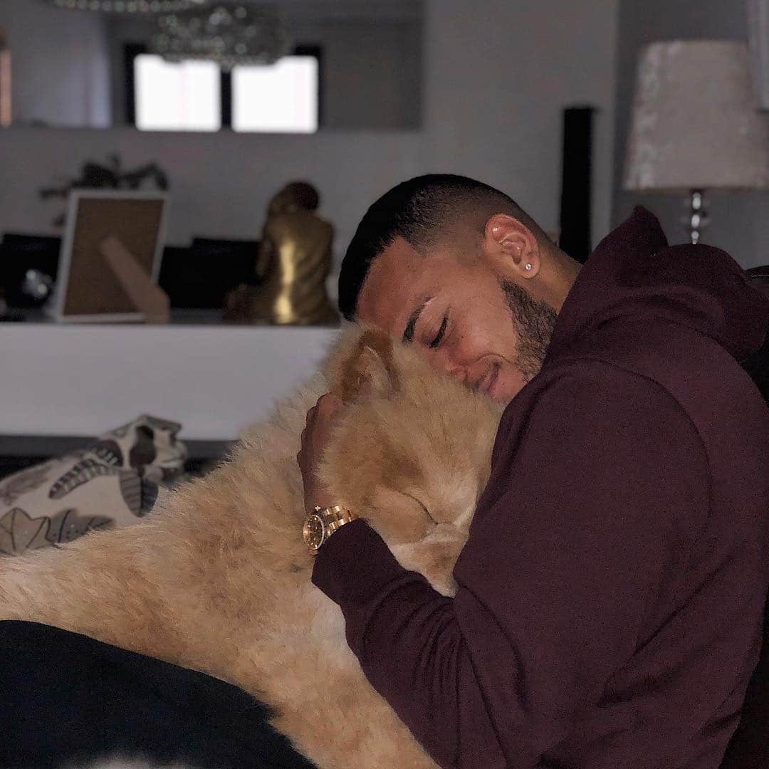 ルベン・ヴェソのインスタグラム：「🦁❤️」