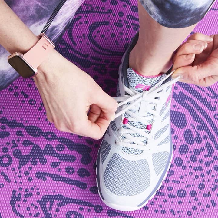 ロック&リパブリックのインスタグラム：「Which new Fitbit is our favorite? It’s a tie! Tap to shop and decide for yourself. #Kohls」