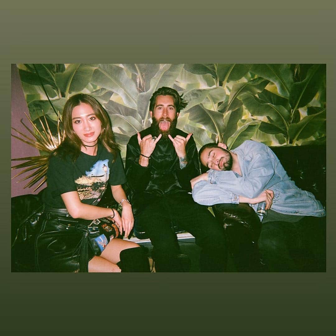 白雪のインスタグラム：「Love this pic💜🖤 Thank you @dianajoybrown 🤙🏼」