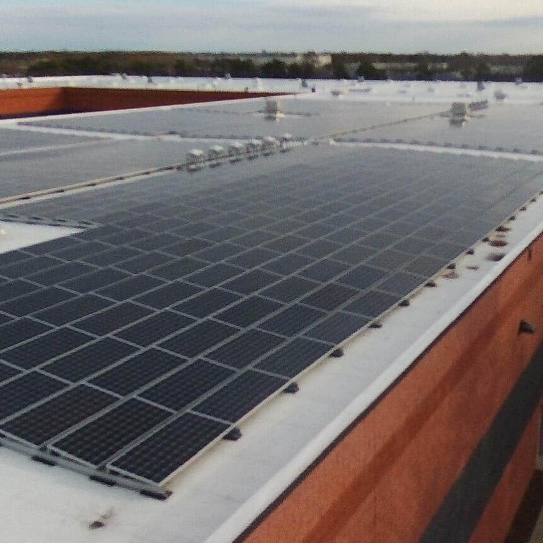 ロスコさんのインスタグラム写真 - (ロスコInstagram)「Over the past few years, Rothco has taken several steps to #GoGreen. One of the biggest initiatives was our #Solar project. Rothco is proud to announce we are one of the largest corporate facilities on Long Island collecting solar energy. The entire roof of our 200,000 sq ft warehouse is now covered in #solarpannels #EarthDay #Solarengergy #savetheearth #Earthday2019 #longisland」4月23日 4時48分 - rothco_brand