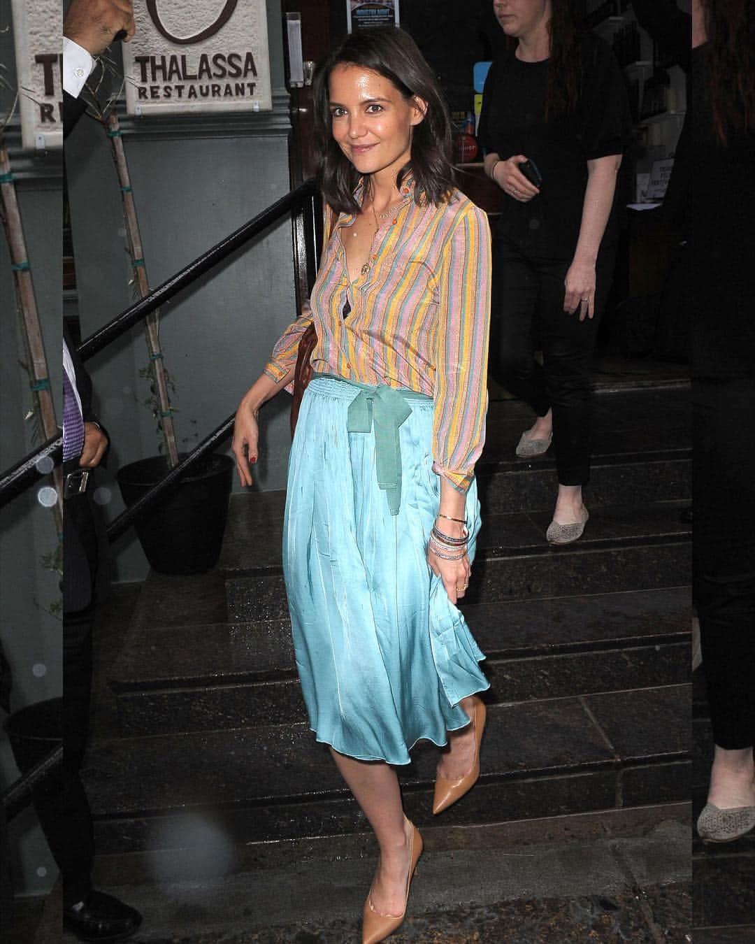 Just Jaredさんのインスタグラム写真 - (Just JaredInstagram)「@katieholmes212 stepping out after #UntoldStories @tribecafilmfestival luncheon! See more on JustJared.com #KatieHolmes Photos: Instarimages」4月23日 5時15分 - justjared