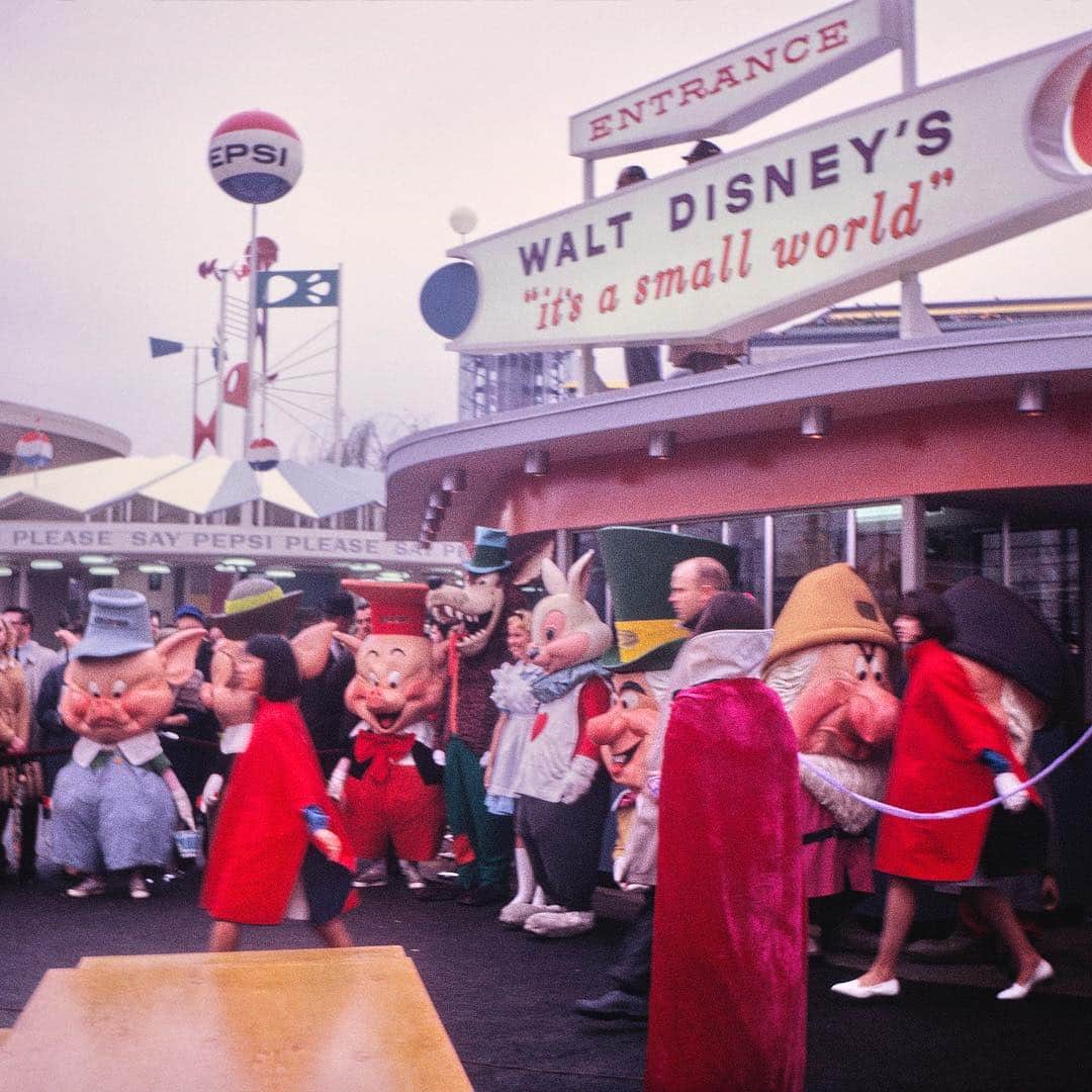 Disneyさんのインスタグラム写真 - (DisneyInstagram)「Happy 55th Anniversary to New York World's Fair! At the Fair, Walt Disney revealed four shows: the Magic Skyway, "it’s a small world," Progressland (featuring the Carousel of Progress), and Great Moments with Mr. Lincoln. Do you know which attractions are still at Disney Parks to this day? Find out on @disneyd23.」4月23日 5時31分 - disney