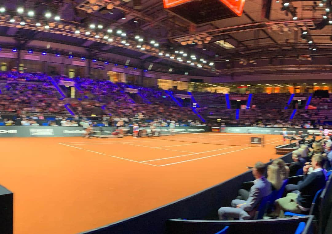 マンデイ・ミネラさんのインスタグラム写真 - (マンデイ・ミネラInstagram)「Into the Maindraw in Stuttgart @porschetennis after 3 good wins in singles and beating the 3rd seed with Andrea Petkovic in doubles. What an amazing arena to play in 😍 💪🏻 #letsmakeithappen #luxembourg #porschetennis #porsche #eyesontheprize #stuttgart #porschearena #tennisplayer」4月23日 5時53分 - mandyminella