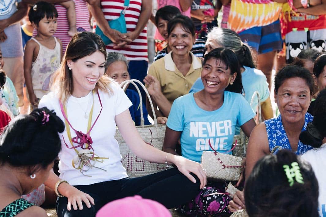 María Gabriela Isler Moralesさんのインスタグラム写真 - (María Gabriela Isler MoralesInstagram)「I am sending all my prayers to the Philippines community affected by an Earthquake a few hours ago 🙏🏼 🇵🇭. Filipino people are always in my heart and my thoughts ✨. ¤ Today I would like to share with you some images of my last visit to the Philippines, where I had the chance to learn more about the wonderful indigenous communities in #Coron #Palawan 🌱. There is more to do to create awareness and, they can be prepared for future challenges. Climate change 🌧 will be affecting several coastal and vulnerable populations in the future, and they need to be able to adapt to this impact on their livelihoods. They will value your support! 💚 ¤ Today, #EarthDay 🌍 I invited you to click on my BIO and get to know and join the work that @cordaid has been doing in the this area 🙏🏼. They provide education, resources, healthcare, and along with local stakeholders are transforming this communities for better. ┊ #Philippines #Awareness #ResilientCommunities #Cordaid」4月23日 6時01分 - gabrielaisler