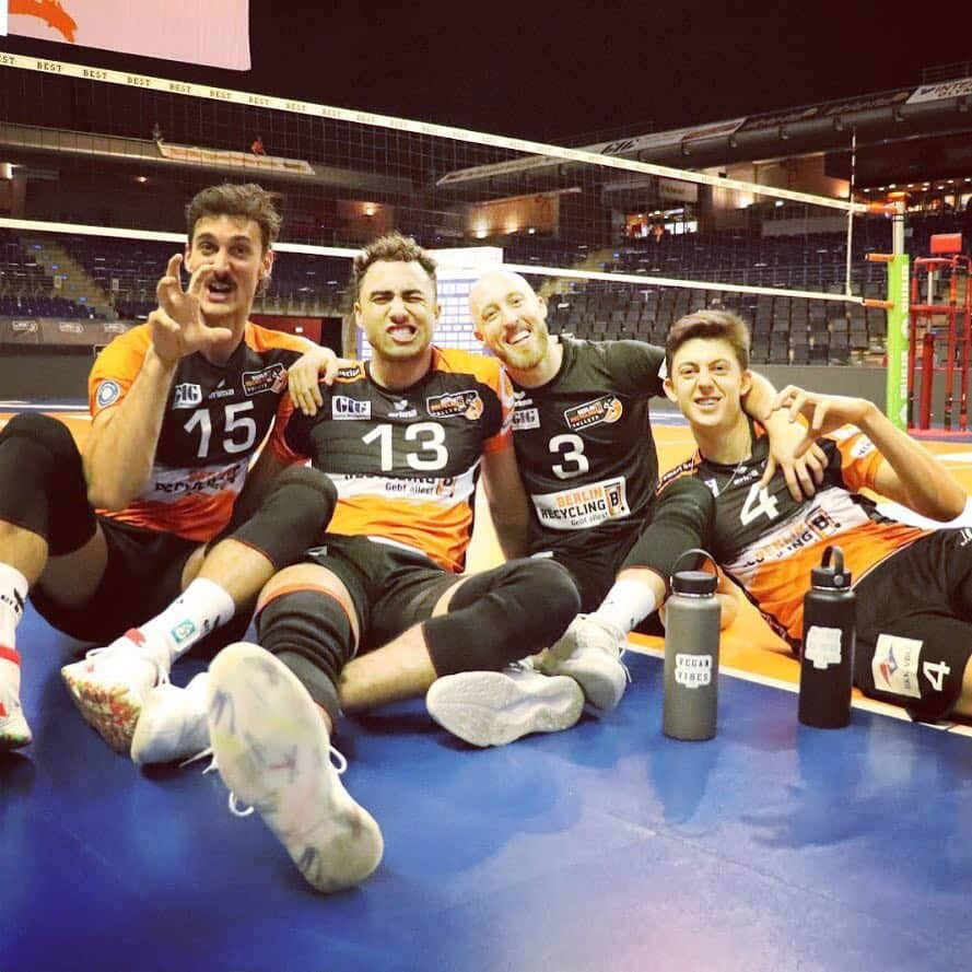 USA Volleyballさんのインスタグラム写真 - (USA VolleyballInstagram)「🚨TAKEOVER ALERT!🚨 @kyru15, @benpatch13, @dustinwatten and @jjendryk21 will be taking over the account tomorrow from Berlin, Germany! 😯 - - - Follow along for an inside look of their lives overseas and be ready with❓❓❓for them to answer! #usavmnt #brvolleys」4月23日 6時02分 - usavolleyball