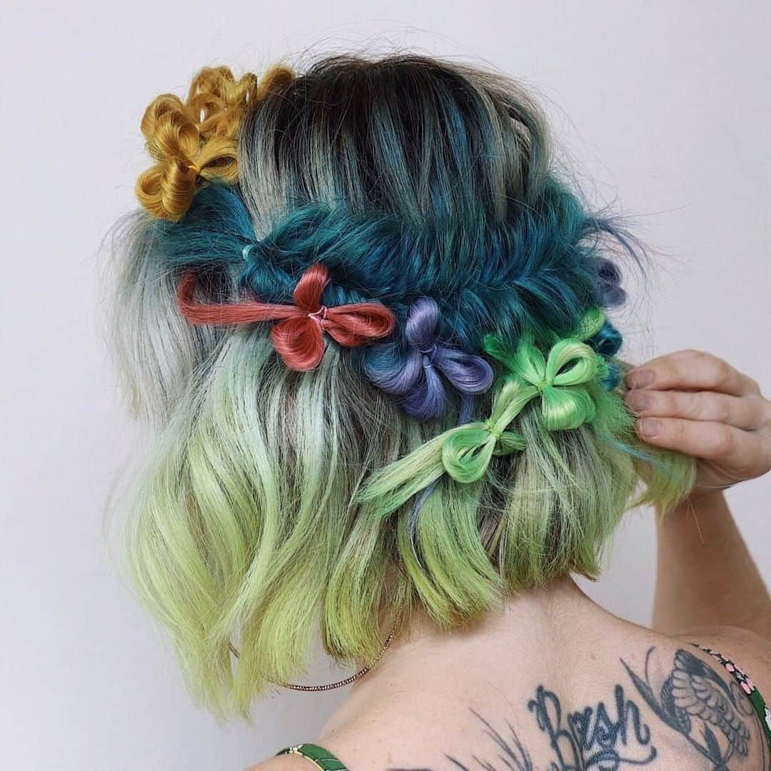 Sam Villaさんのインスタグラム写真 - (Sam VillaInstagram)「Move over #flowercrowns - this #clover crown by @updoguru using #hairextensions is a fun and #atypical take on #festivalfashion. ⠀ ⠀ If your client is looking to switch up their #haircolor, be sure to talk with them about their expectations and how long they hope to maintain their new look. Do they understand the process that it will take to achieve their desired result? Is this something they only want temporarily? If this new look is more #SpringFling than #hairtransformation, adding colorful extensions is a fast and easy way to help clients switch up their #style . ⠀ ⠀ For more #hairinspiration head to the link in our profile! From #Pinterest to #HowTo-s on #SamVilla.com - we have it all! ⠀⠀⠀ *⠀⠀⠀⠀⠀ *⠀⠀⠀⠀⠀ *⠀⠀⠀⠀⠀ #SamVillaHair #SamVillaTools #SamVillaCommunity #braidlook #beautygram #pastelhair #shorthair #lob #festivalhair #hairgoals #hairslay #bridallook #thatsdarling #hairvid #hairgoals #hairofig #downstyle」4月23日 6時15分 - samvillahair