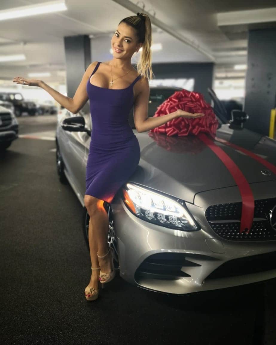 Vivi Castrillonさんのインスタグラム写真 - (Vivi CastrillonInstagram)「I'm so happy with my new gift that I couldn't wait sharing the pics with all of you my beautiful people.  I want to thank @mercedesbenzcg @mercedesbenz for their amazing service.  Specially I want to thank Rene Aldana, George Ciorobea, Homey Sanjabi, Mariano Carvajal and Steven Suazo for all their help. You guys made my experience from start to end and amazing one. Thank you 💋!!! #mercedes #mercedesbenz #mercedesbenzcg #mercedesbenzamg」4月23日 6時48分 - vvcastrillon