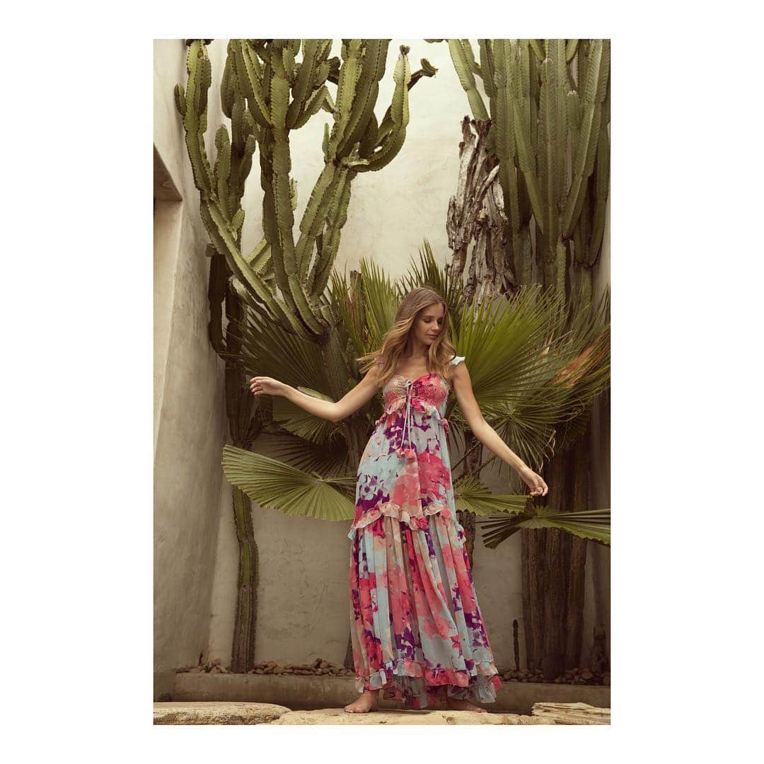 ティーバッグスさんのインスタグラム写真 - (ティーバッグスInstagram)「Watercolor woman ✨We're smitten with the Otavia dress. #MISAworld」4月23日 6時29分 - misa_losangeles