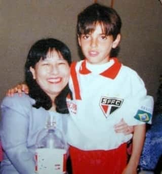 São Paulo FCさんのインスタグラム写真 - (São Paulo FCInstagram)「Hoje é aniversário de um são-paulino que construiu sua trajetória no Tricolor e carrega consigo, até hoje, todos os valores de respeito à nossa camisa. Parabéns, @kaka! 🇾🇪」4月23日 6時37分 - saopaulofc